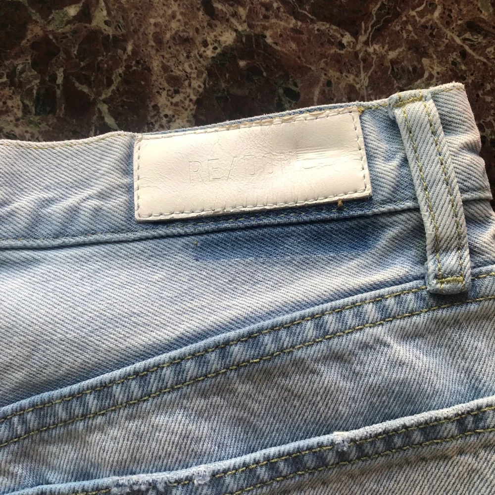 RE/DONE 90s High Rise Loose Jeans in Perfect Light Indigo Blue